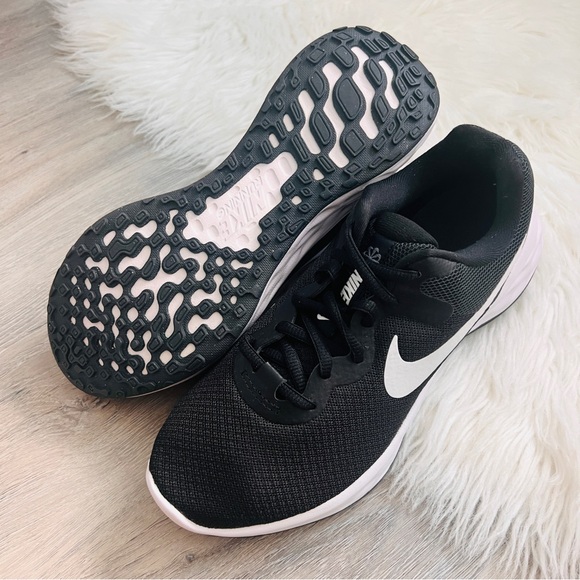NWT Nike Revolution 6 NN Women’s Shoes - Picture 4 of 9